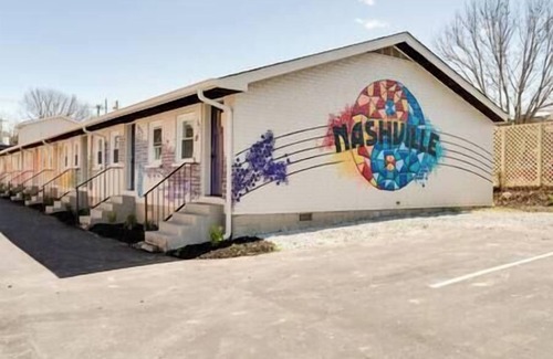 Greenwood Apartment | Spacious 7-Unit Retreat with Unique Themes, Sleeps 48!