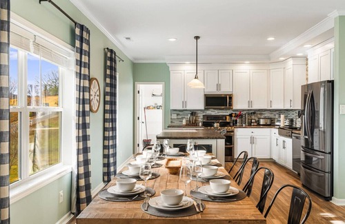 Leicester House | Spacious 7BR Luxury Retreat Near Asheville – Sleeps 24