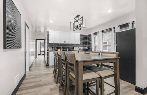 Downtown Niagara Falls House | Spacious 8-bedroom home in Niagara Falls Perfect for groups!