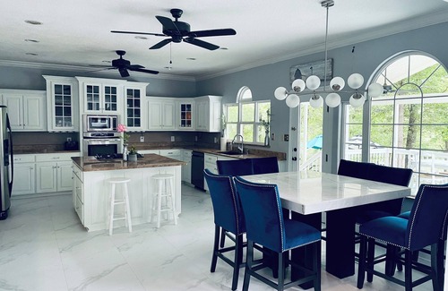 Mid America House | Spacious 8-bedroom house on lake in Hot Springs with pool & theater room