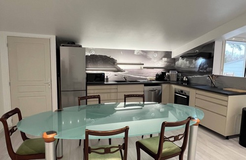 La Tremblade Apartment | SPACIOUS 80m2 apartment 1 km from beaches. Pets allowed.