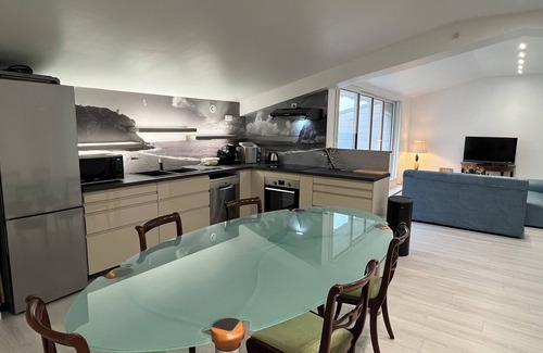 La Tremblade Apartment | SPACIOUS 80m2 apartment 1 km from beaches. Pets allowed.