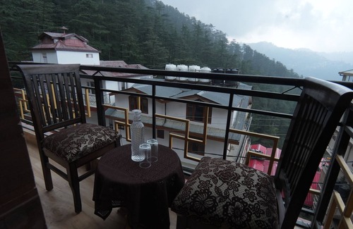 Shimla House | Spacious 9-bedroom apartment in enjoyable Shimla with fitness room