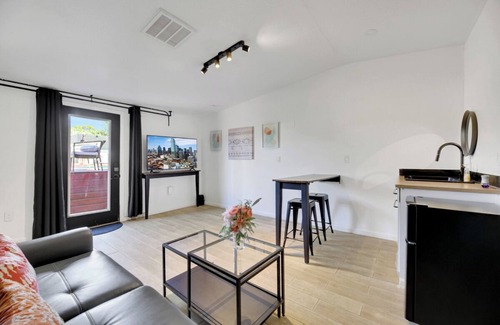 Rancho Oakey House | Spacious 9-bedroom house in Las Vegas 15 min to The Strip!