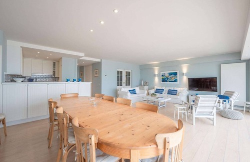 Albertstrand Apartment | Spacious 9-Guest Knokke Apt