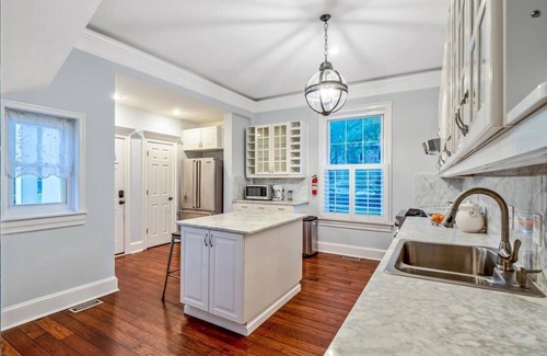 Petworth House | Spacious 9B Mansion 4 Levels -Private Yard & Parking