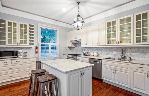 Petworth House | Spacious 9B Mansion 4 Levels -Private Yard & Parking