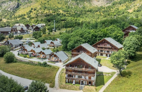 Saint-Sorlin-d'Arves Apartment | Spacious apt 7 ppl, mountain view balcony