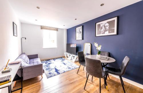 Abingdon Apartment | Spacious Abbey Yard by Prescott Apartments