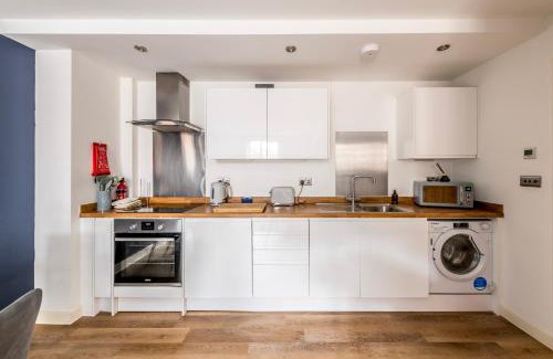 Abingdon Apartment | Spacious Abbey Yard by Prescott Apartments