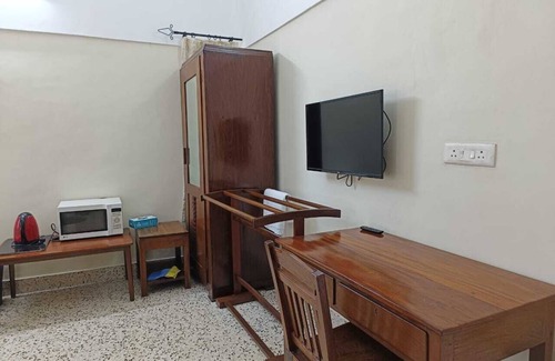 Palayam Apartment | Spacious AC Bedroom with Attached Bathroom, in the Heart of Trivandrum