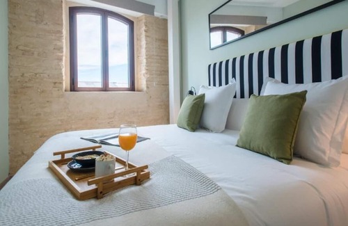 San Gil House | Spacious Accommodation! w/ Rooftop Pool, Minutes from La Torre de Don Fadrique