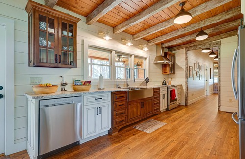 Crane Hill Cabin | Spacious Alabama Retreat - Deck, Grill & Fire Pit!