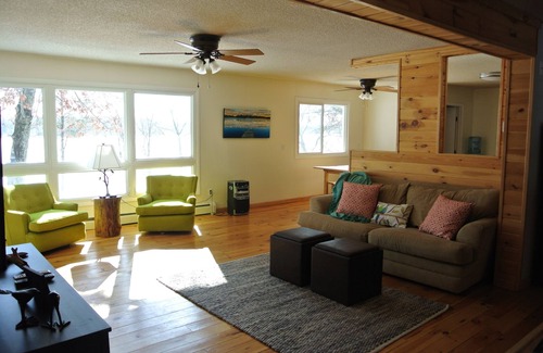 Webb Lake Cabin | Spacious All-Season Lakefront Cabin On Pristine Des Moines Lake, Sleeps 20