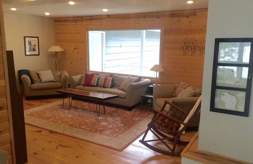 Webb Lake Cabin | Spacious All-Season Lakefront Cabin On Pristine Des Moines Lake, Sleeps 20