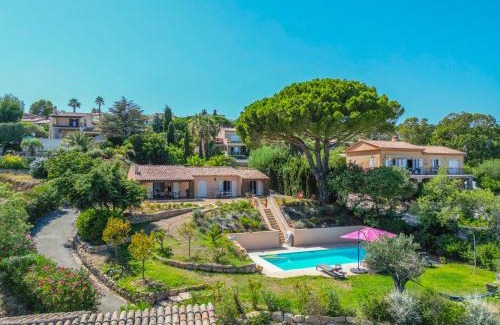 Les Issambres House | Spacious and secure villa with view