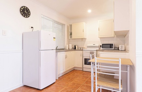 Eatons Hill Apartment | Spacious and Airy Apartment with a Fantastic View AC, WiFi in Lovely Eatons Hill