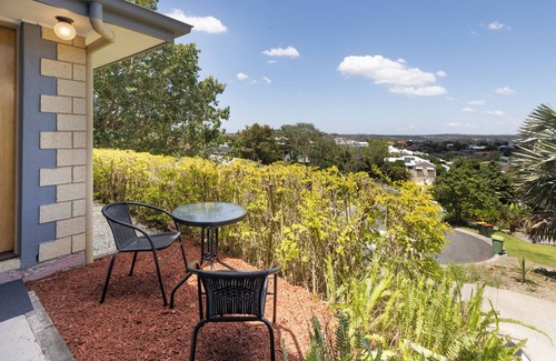 Eatons Hill Apartment | Spacious and Airy Apartment with a Fantastic View AC, WiFi in Lovely Eatons Hill