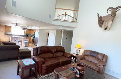 Northeast Colorado Springs House | Spacious and beautiful 3 bdrm 2 1/2 baths Quiet neighborhood close to everything