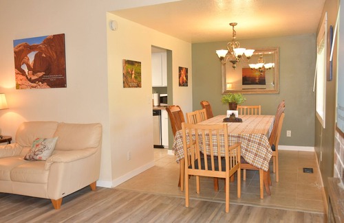 Beaverton House | Spacious and Beautiful Single-Level for 10+
