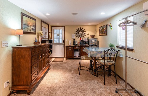 North San Antonio - SAT Apartment | Spacious AND BODACIOUS studio centrally located