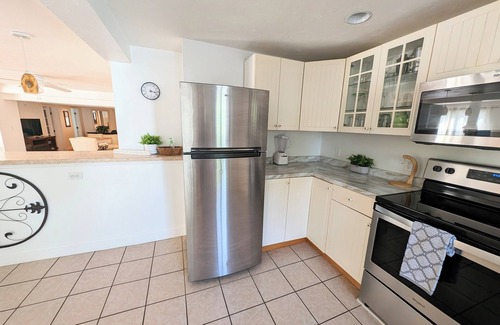 West Wareham Apartment | Spacious and Bright , Very Close to Beach!