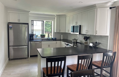 Lincoln House | Spacious and charming, 3Bedroom 2Bath townhouse Sleeps 8-10