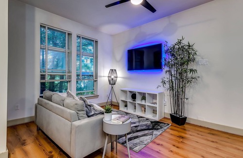 Lindridge-Martin Manor Apartment | Spacious and Clean Living Minutes from Downtown