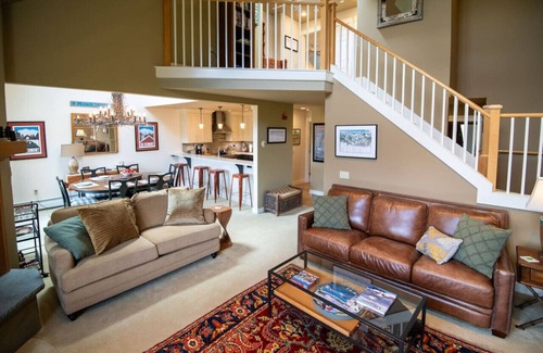 Ludlow House | Spacious and Close to Ski Lifts Family Friendly Condo at Solitude on Okemo