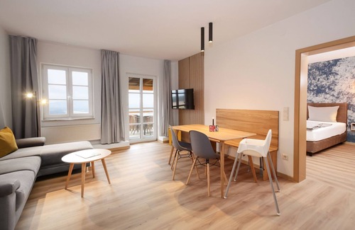 Haundorf Apartment | Spacious and comfortably furnished FeWo-Seeblick* (78sqm) for up to 4 people with balcony - vacation on the farm