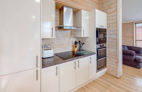 King's Lynn Ski Chalet | Spacious and contemporary lodge perfect for a family retreat.
