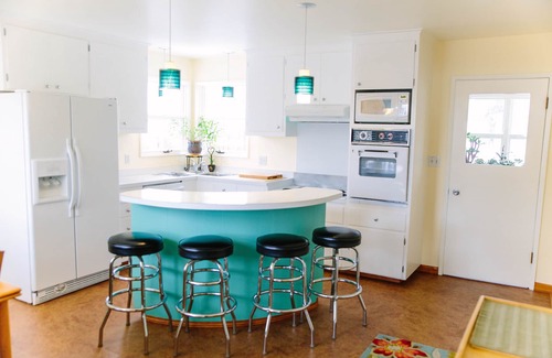 Spenard House | Spacious and conveniently located duplex