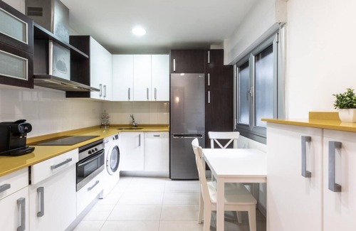 Bilbao City Centre Apartment | Spacious and cosy next to Zabalburu Square