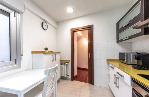 Bilbao City Centre Apartment | Spacious and cosy next to Zabalburu Square