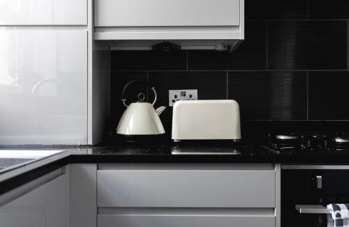 Turkey Street Apartment | Spacious and Cozy 4Bed in Enfield with Garden & WiFi & Parking