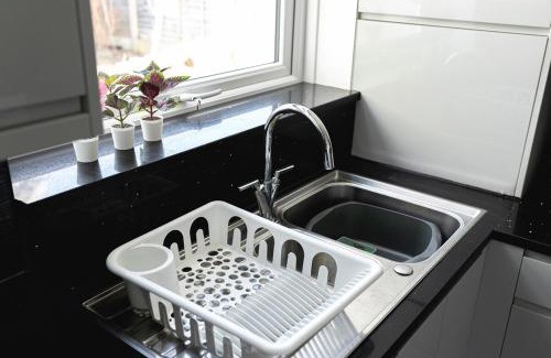 Turkey Street Apartment | Spacious and Cozy 4Bed in Enfield with Garden & WiFi & Parking