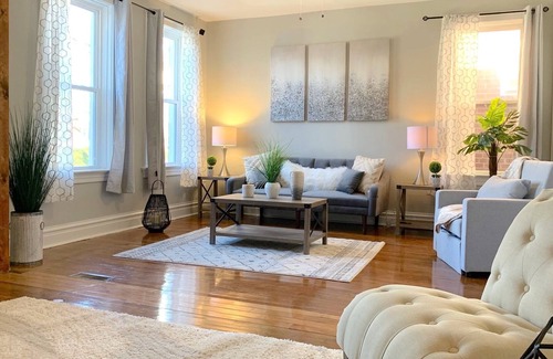 St. Louis House | Spacious and Cozy Home in a Great Area Next to Parks and Close Downtown!