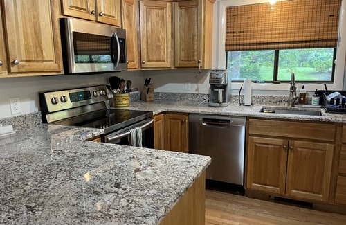 West Hartford House | Spacious and cozy single family house next to Quechee ski hill