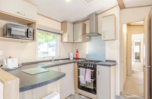Axminster House | Spacious and luxurious 12ft-wide caravan with one double and one twin bedroom.