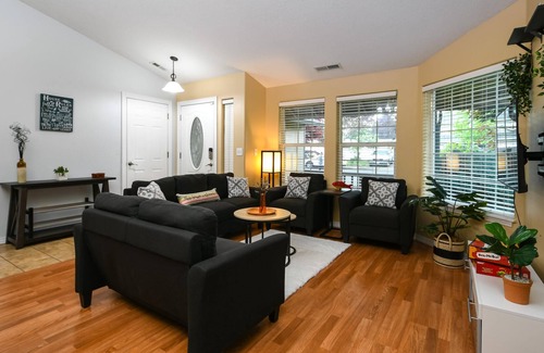 Vancouver House | Spacious and Modern Stay in Convenient Location ✿ Close to PDX