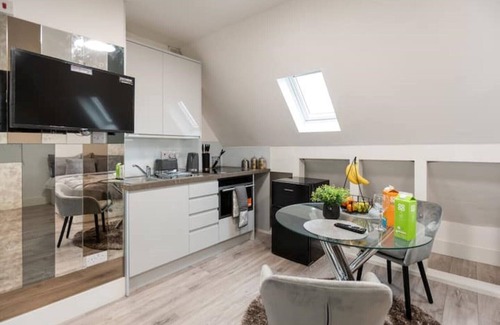 Kensal Green Apartment | Spacious and Modern studio in London