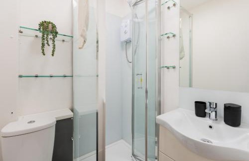 Kensal Green Apartment | Spacious and Modern studio in London G