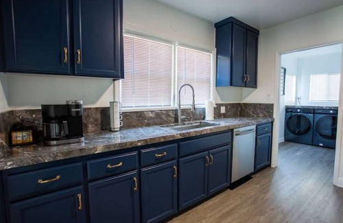 Baker Street House | Spacious and Modern for the whole family to enjoy.