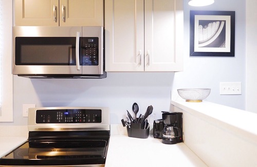 Esplanade Ridge House | Spacious and new home, 2 Br/8 guests!