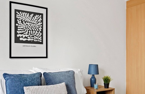 Syon Apartment | Spacious and Peaceful London Flat