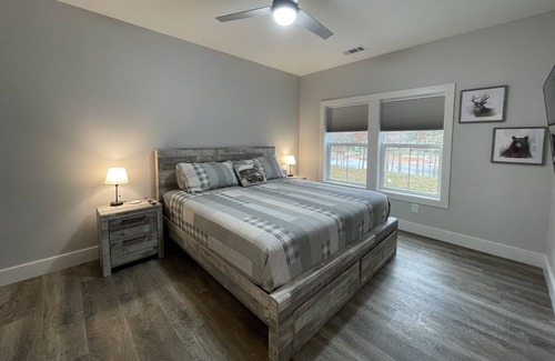 Blairsville House | ~ Spacious and Private ~ Lake House Guest Suite with Hot Tub and King Beds