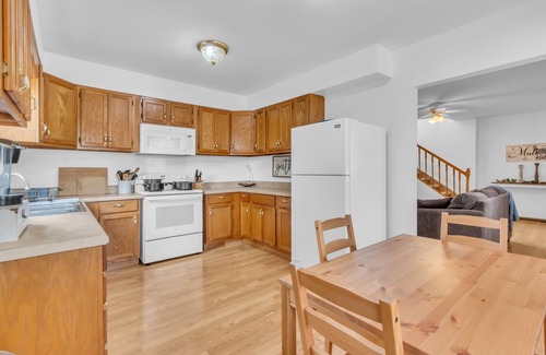 Columbia House | Spacious and Private Guest House w/a Large Porch!