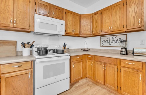 Columbia House | Spacious and Private Guest House w/a Large Porch!