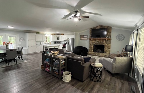 Townville House | Spacious and quiet lakehouse with dock on Lake Hartwell