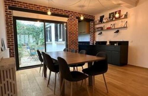 Lormont House | Spacious and radiant house with terrace